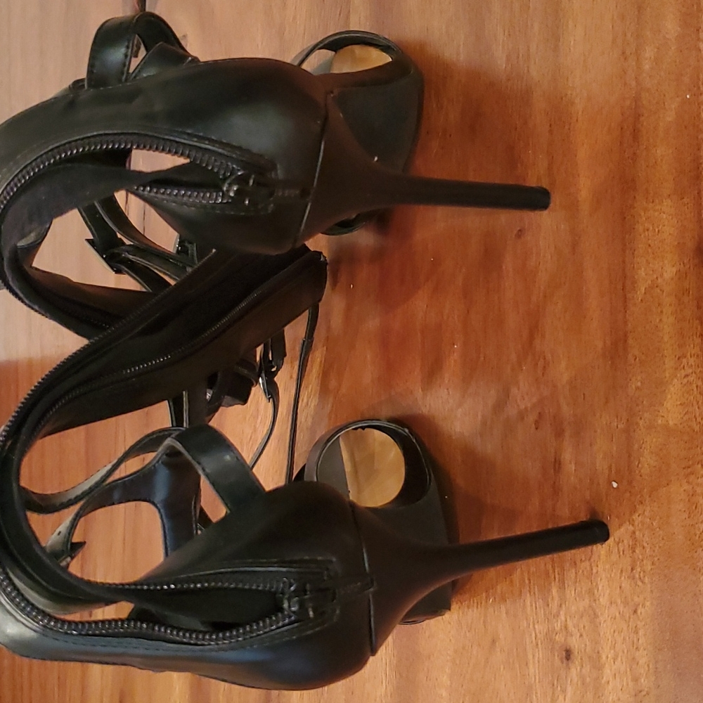 Shoes - Picture 4 of 9